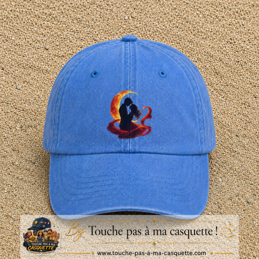Casquette Bleu ciel délavé motif Couple sous la lune logo 7 cm