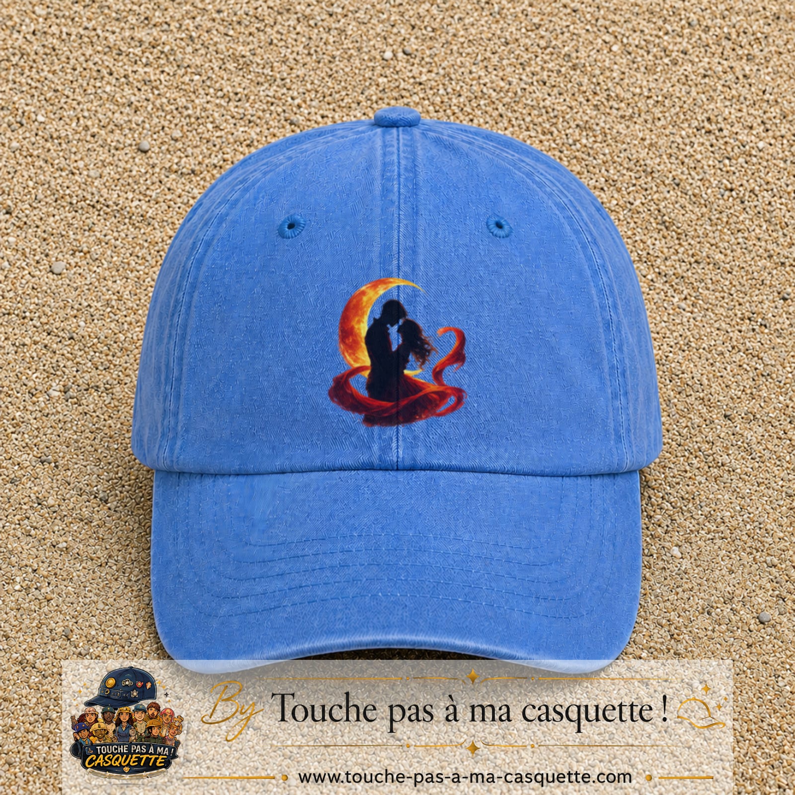 Casquette Bleu ciel délavé motif Couple sous la lune logo 7 cm