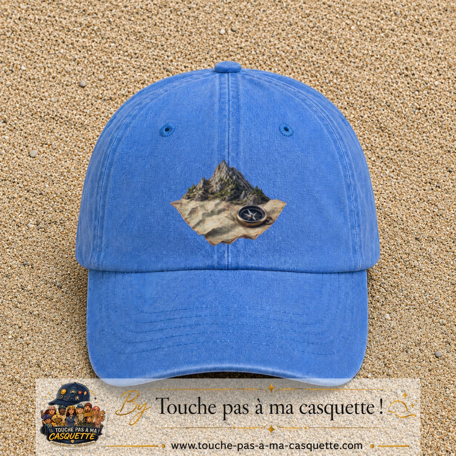 Casquette Bleu ciel délavé avec motif Montagne sur carte avec boussole en 7 cm – vue principale