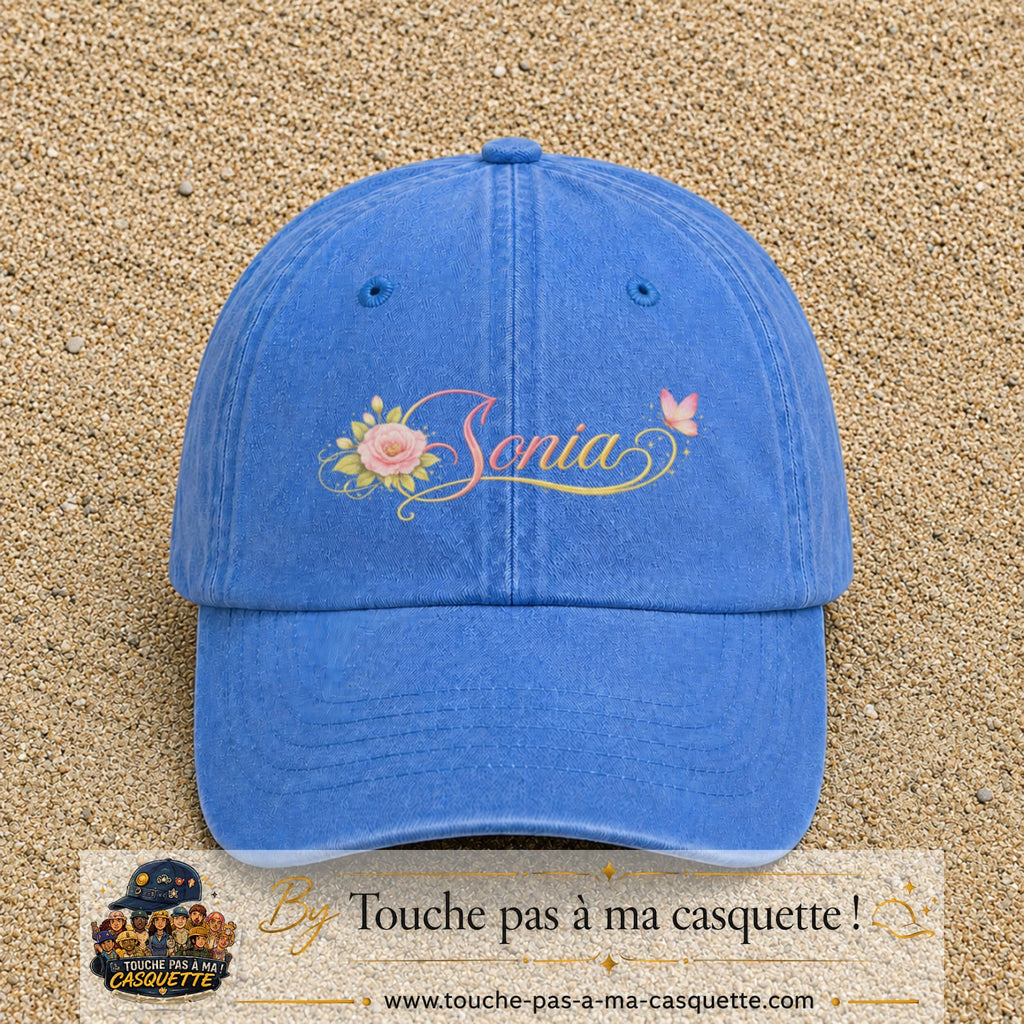 Casquette Bleu ciel délavé avec motif Prénom Sonia fleuri en 7 cm – vue principale