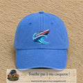 Casquette Bleu ciel délavé avec motif Bateau à moteur sur vague en 7 cm – vue principale