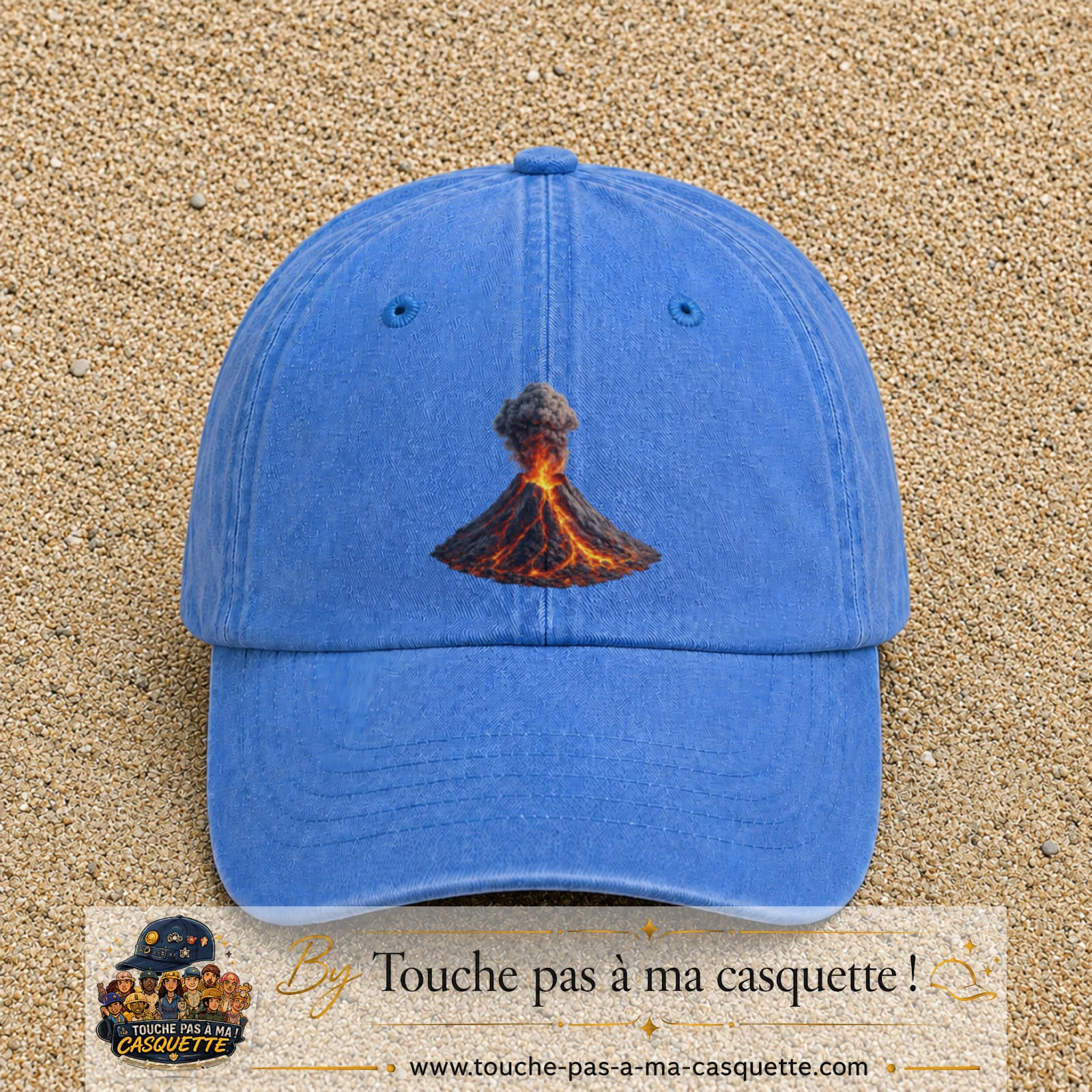 Image principale casquette Bleu ciel délavé avec motif Volcan en éruption 7 cm