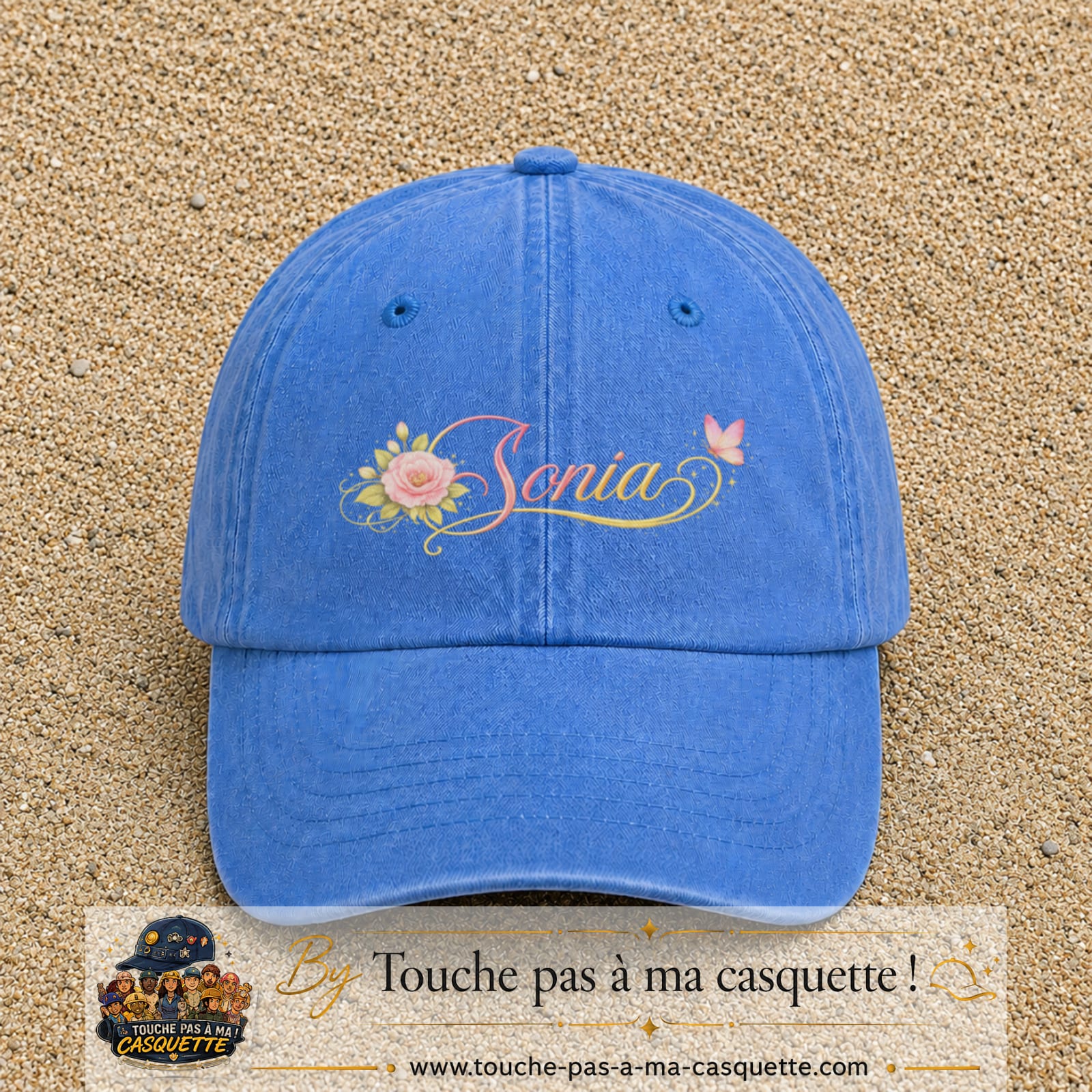 Casquette Bleu ciel délavé avec motif Prénom Sonia fleuri en 5 cm – vue principale