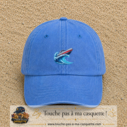 Casquette Bleu ciel délavé avec motif Bateau à moteur sur vague en 5 cm – vue principale