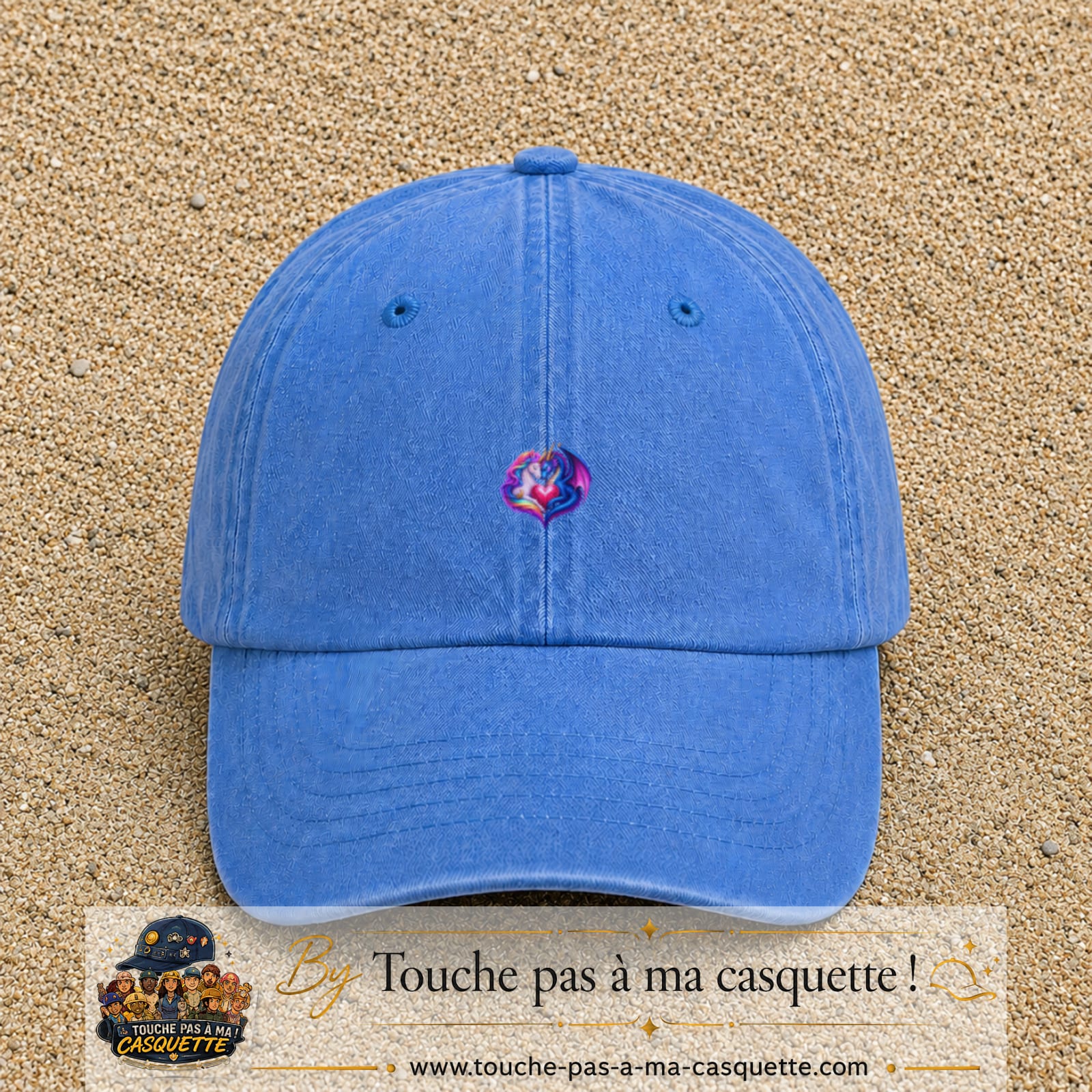 Casquette Bleu ciel délavé motif Licorne et dragon cœur logo 3 cm