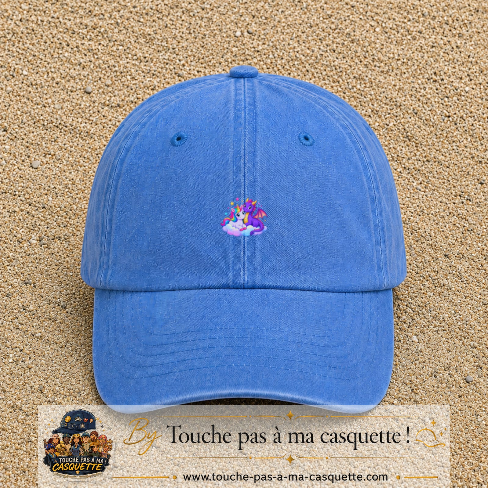 Casquette Bleu ciel délavé motif Licorne et bébé dragon logo 3 cm