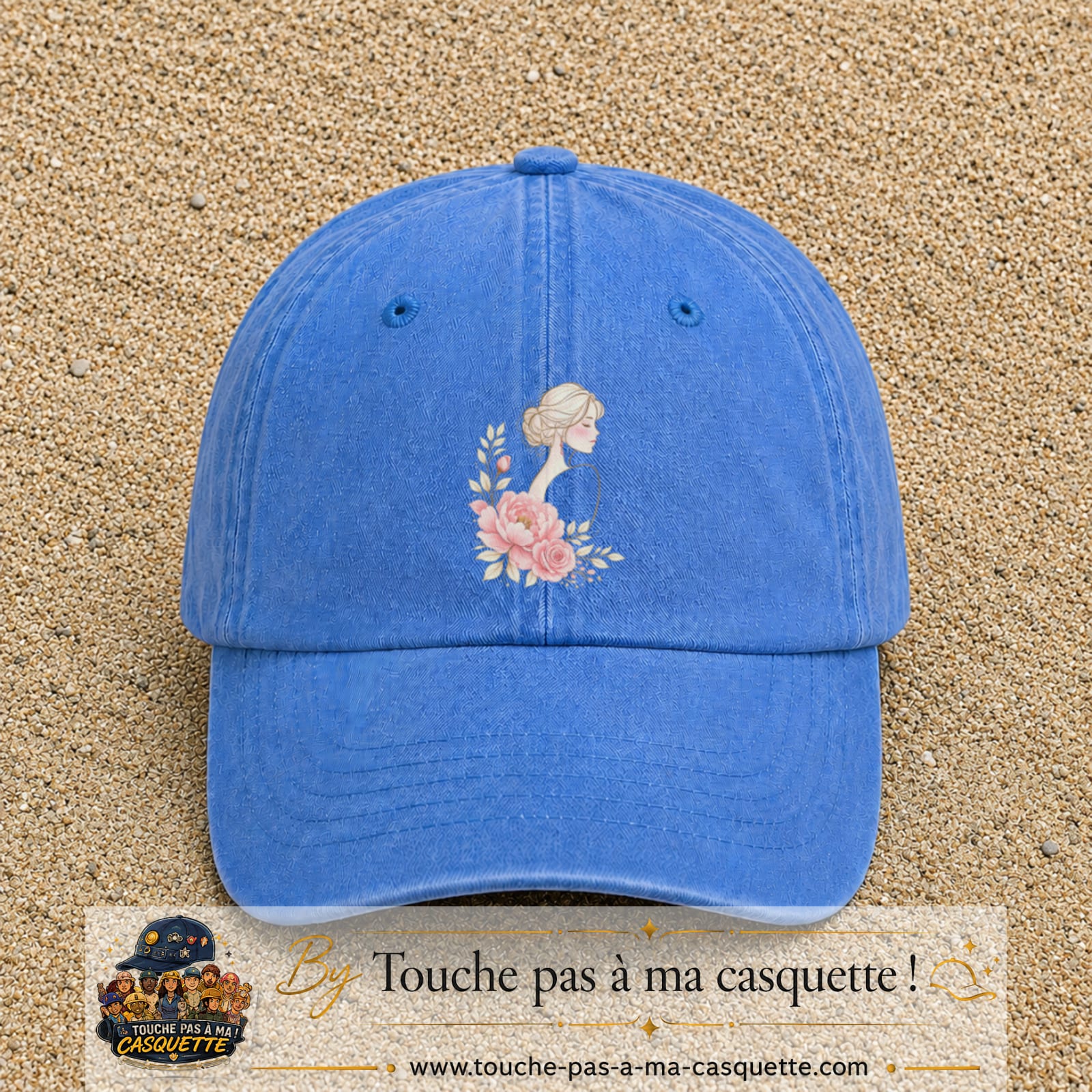 Casquette Bleu ciel délavé avec motif Portrait féminin aux pivoines en 7 cm – vue principale