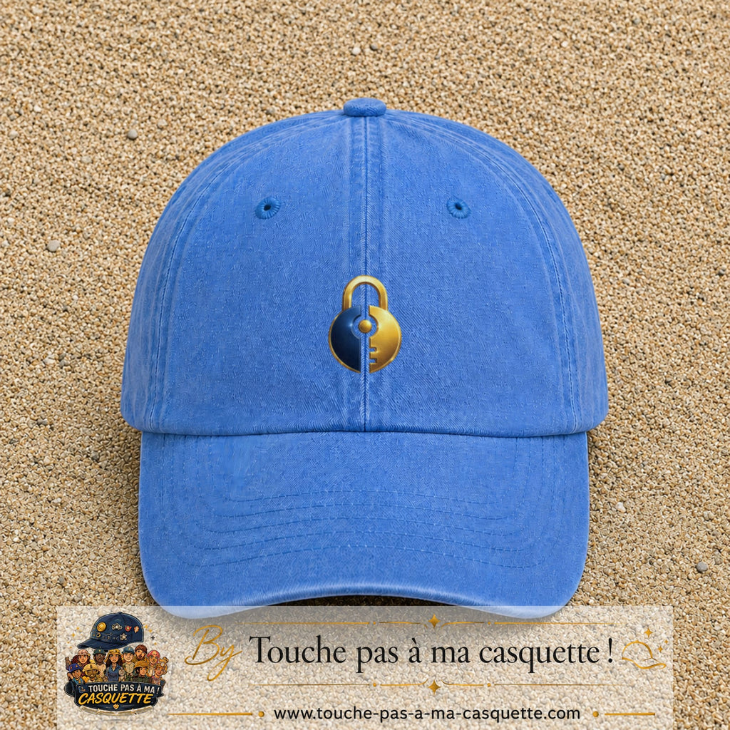 Image principale casquette Bleu ciel délavé avec motif Cadenas doré 5 cm