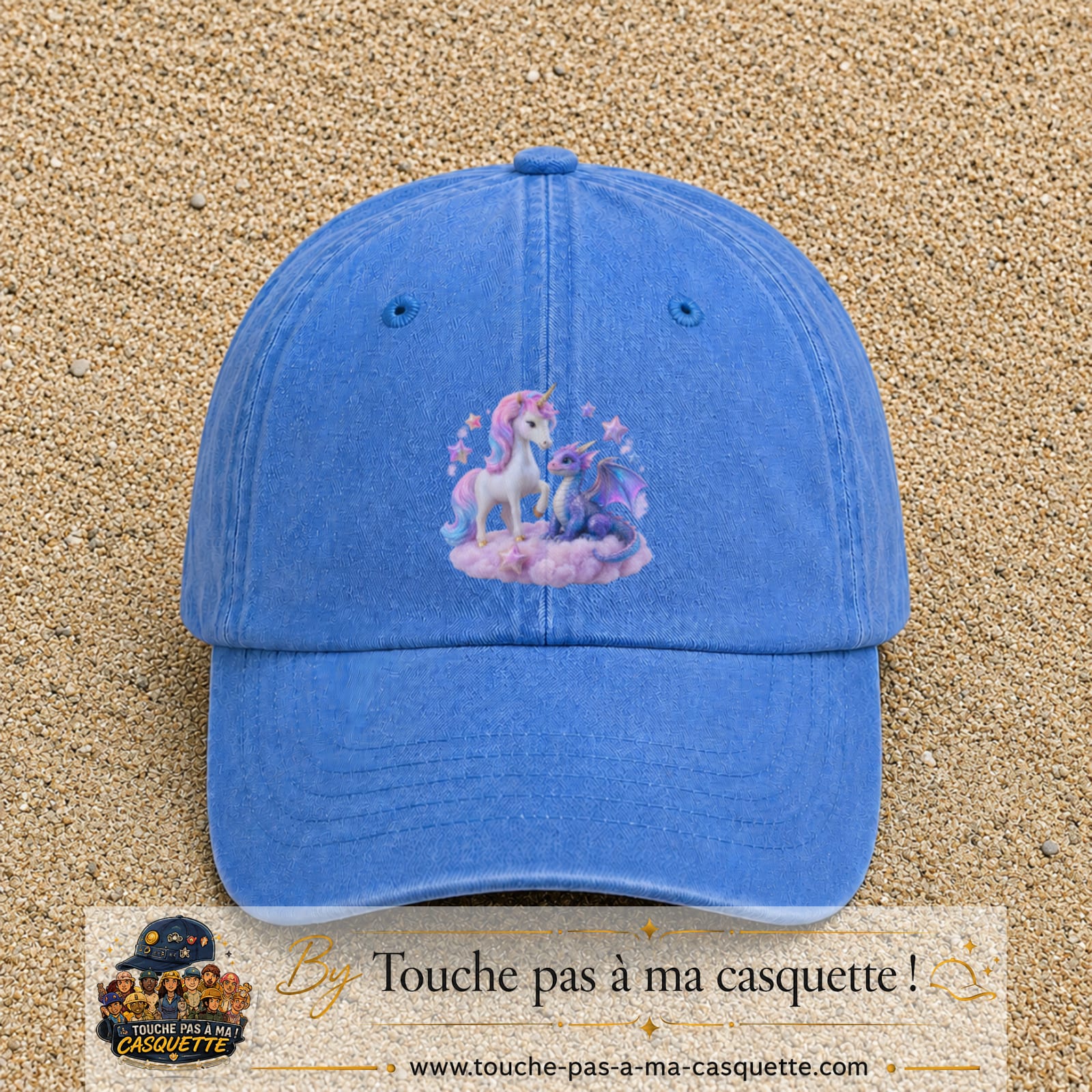 Casquette Bleu ciel délavé avec motif Licorne et dragon sur un nuage en 7 cm – vue principale