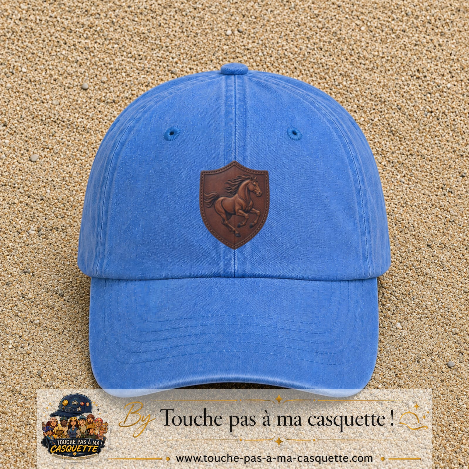 Image principale produit193grosBLC - casquette Bleu ciel délavé avec visuel Cheval écusson cuir 7 cm
