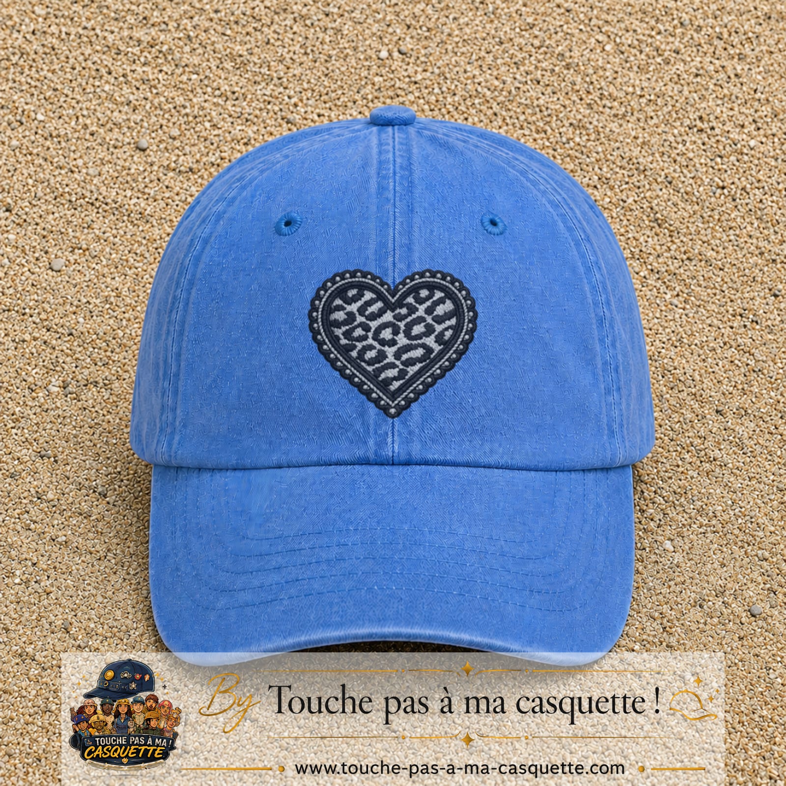 Image principale produit97grosBLC - casquette Bleu ciel délavé avec visuel Cœur léopard perles 7 cm