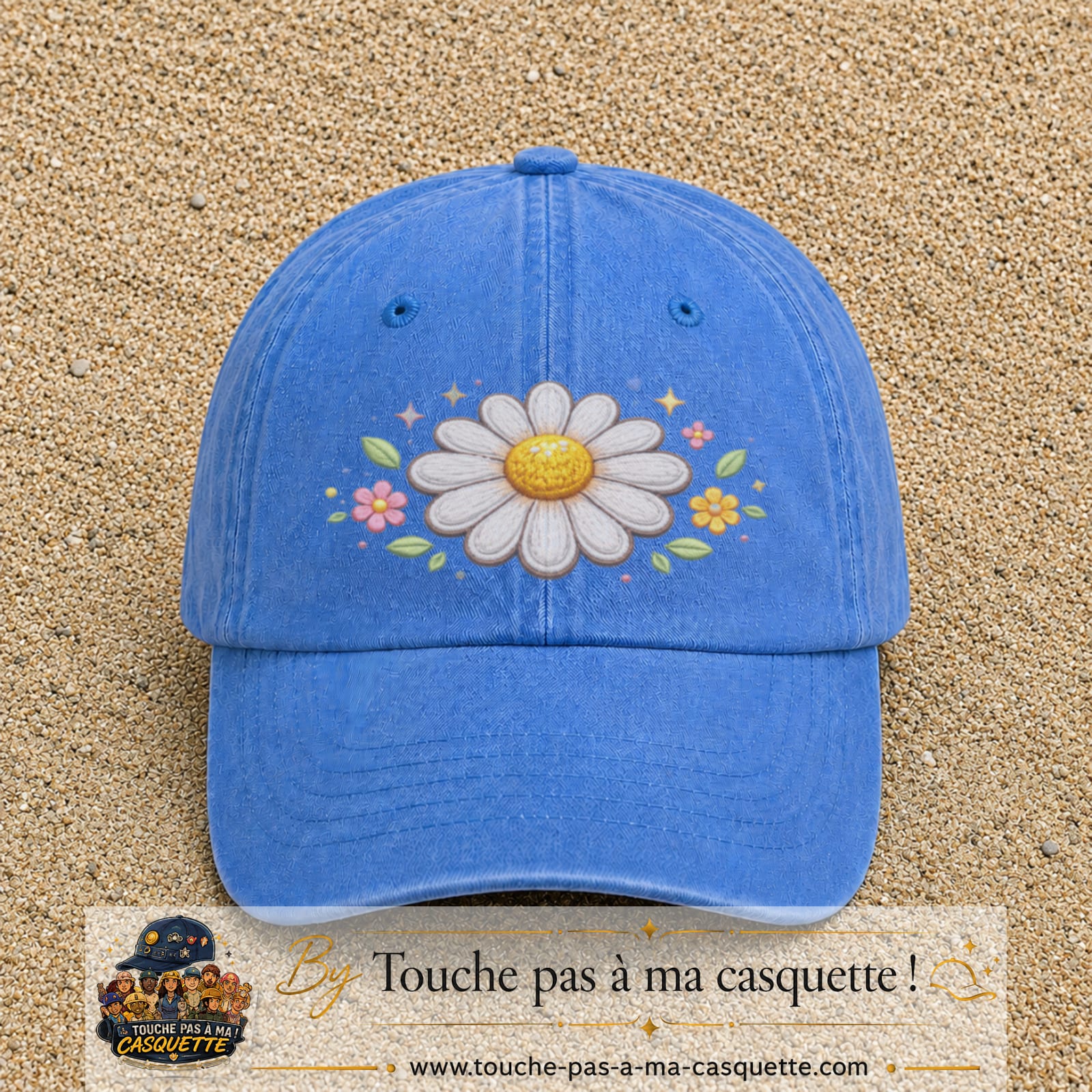 Image principale produit120grosBLC - casquette Bleu ciel délavé avec visuel Marguerite horizontale 7 cm