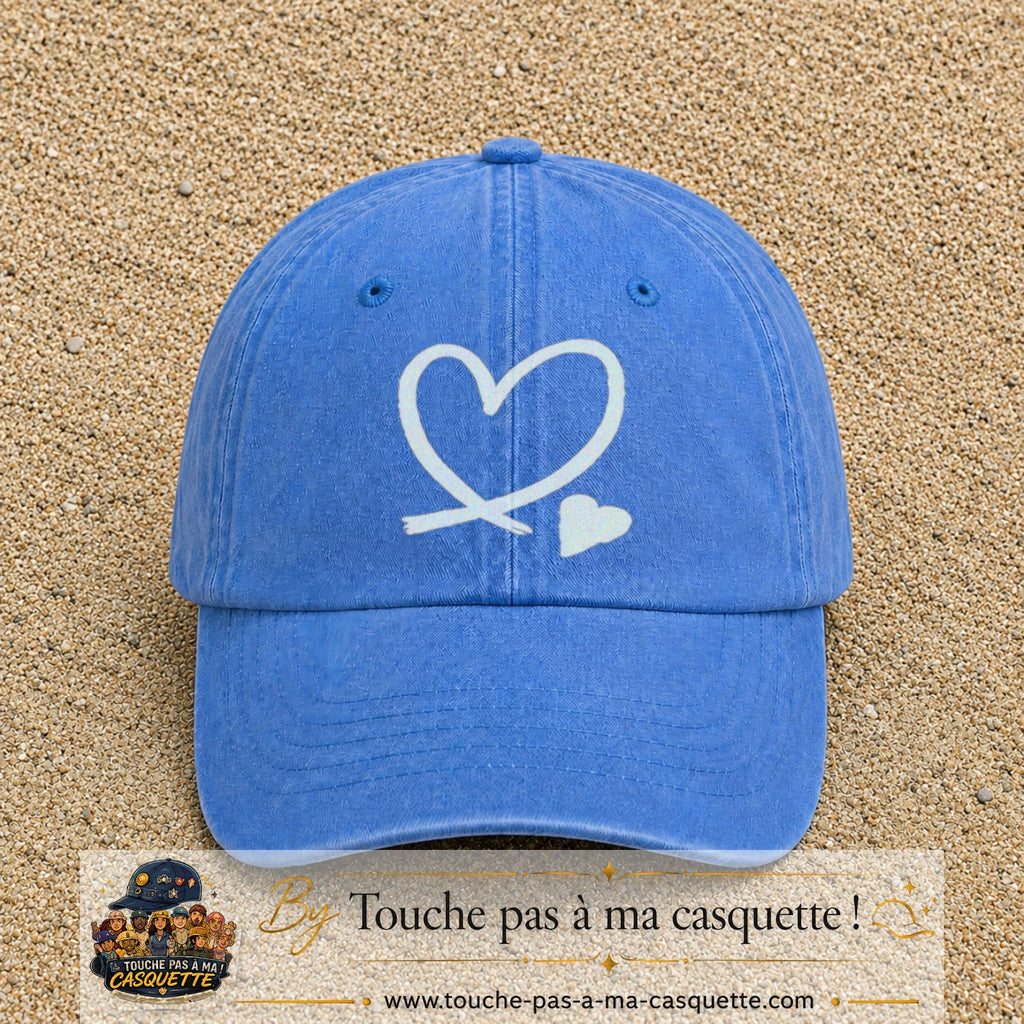 Image principale produit30grosBLC - casquette Bleu ciel délavé avec visuel Cœur continu blanc 7 cm