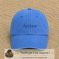 Casquette baseball Bleu ciel délavé 100% coton avec visuel Prénom Arthur élégant 3 cm - image produit principale
