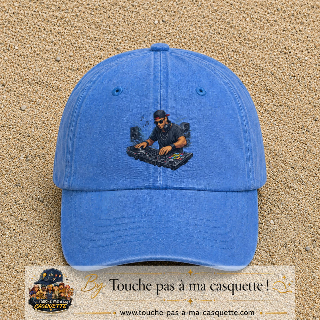 Casquette Bleu ciel délavé 100% coton avec motif DJ aux platines 7 cm - image principale