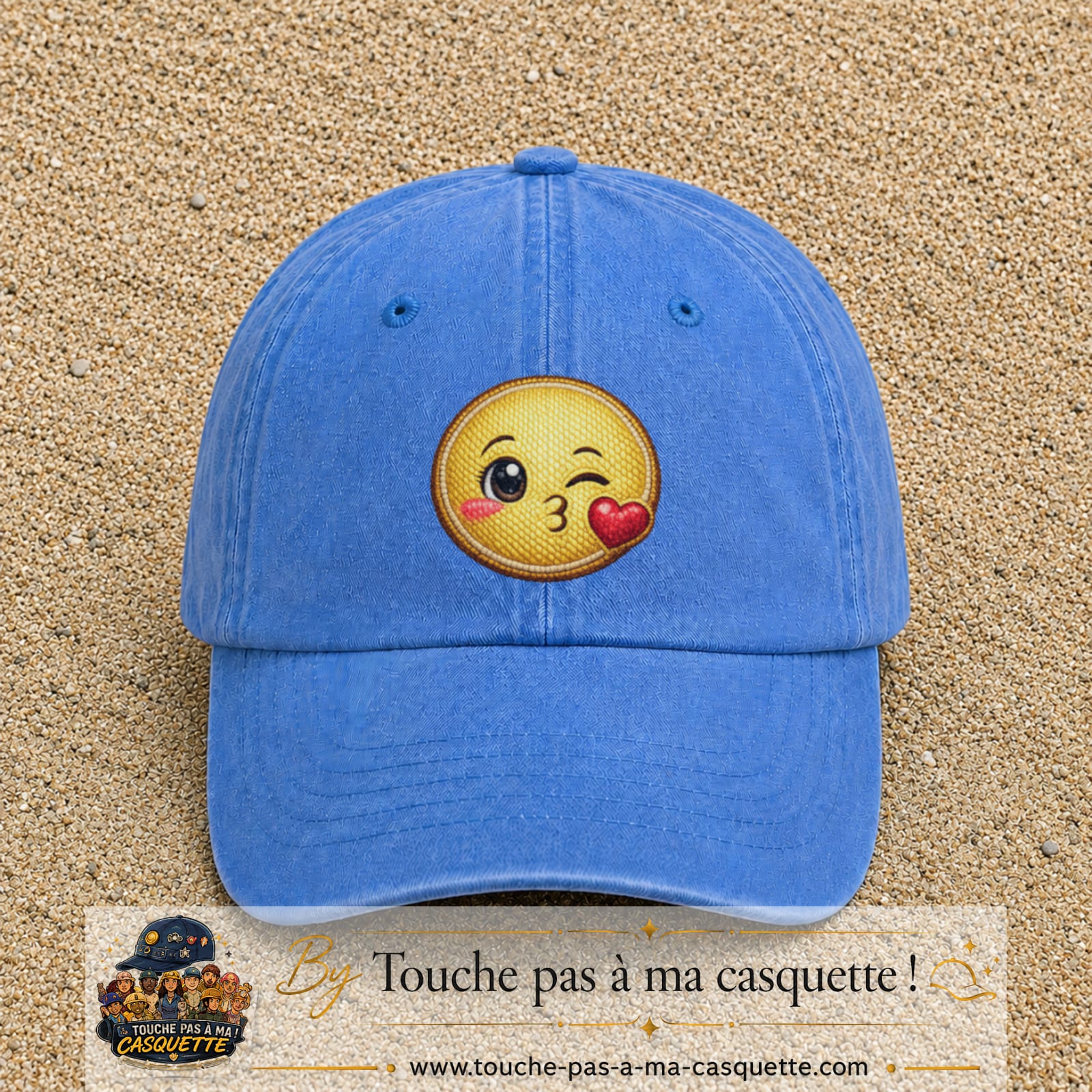 Casquette baseball Bleu ciel délavé 100% coton avec visuel Emoji bisou cœur 7 cm - image produit principale