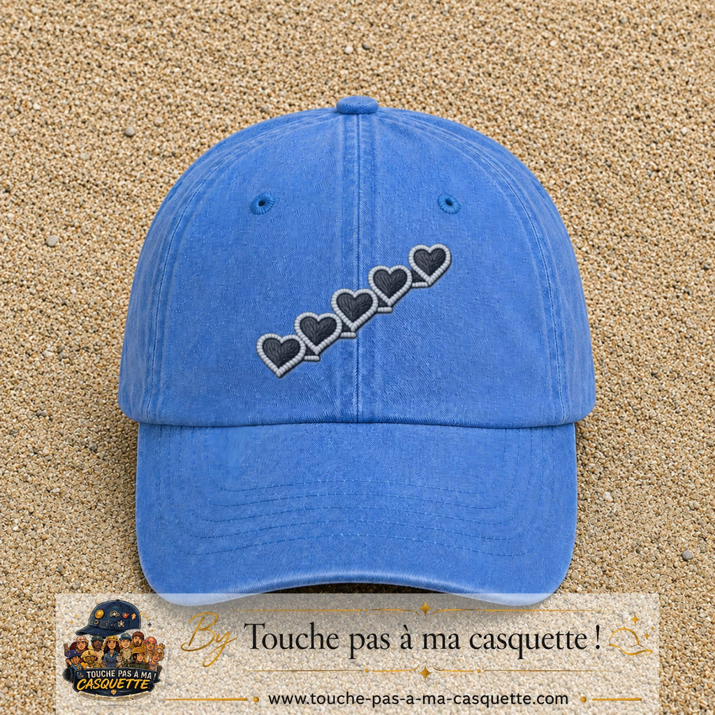 Casquette Bleu ciel délavé motif Guirlande de cœurs 7 cm - vue principale