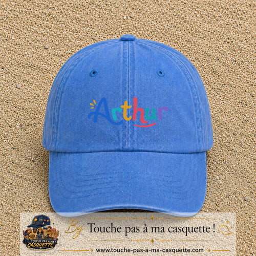 Casquette baseball Bleu ciel délavé 100% coton avec visuel Prénom Arthur coloré 7 cm - image produit principale