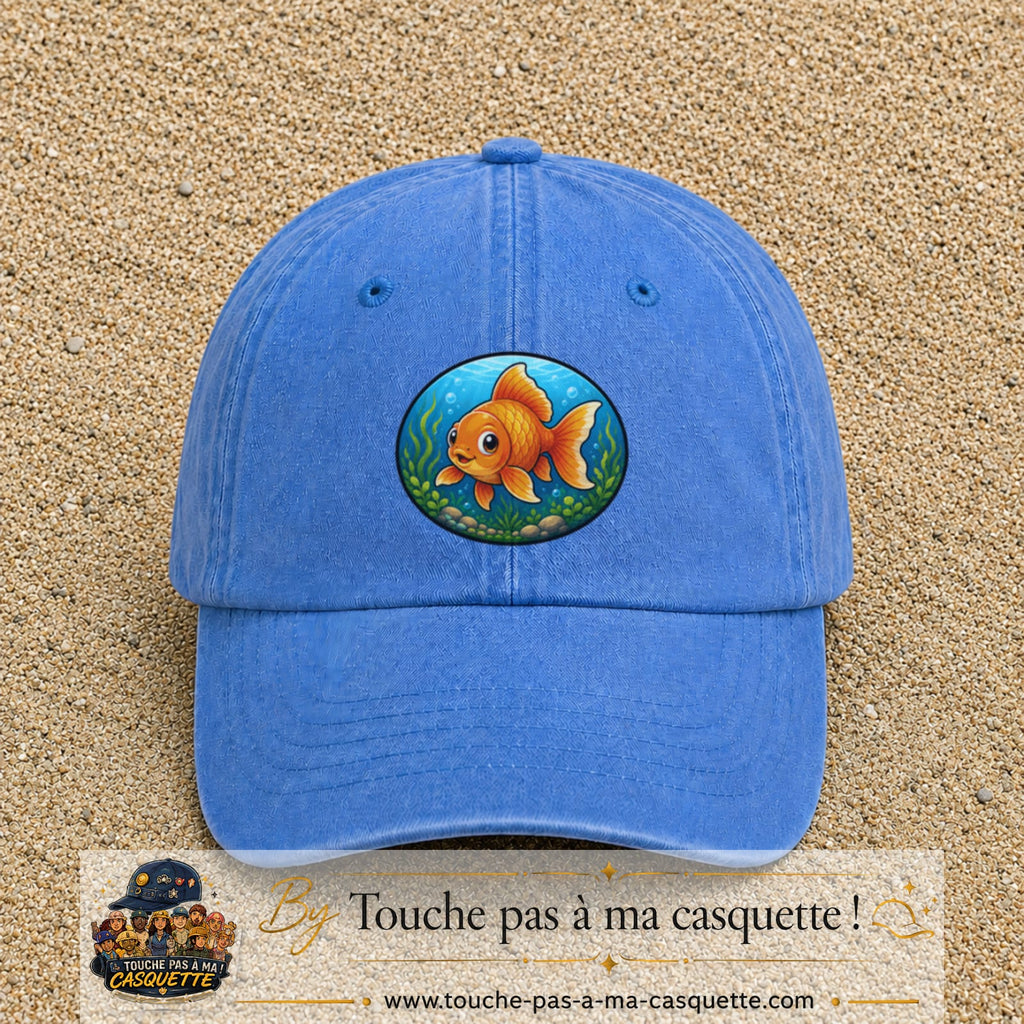 Casquette baseball Bleu ciel délavé 100% coton avec visuel Poisson rouge ovale 7 cm - image produit principale
