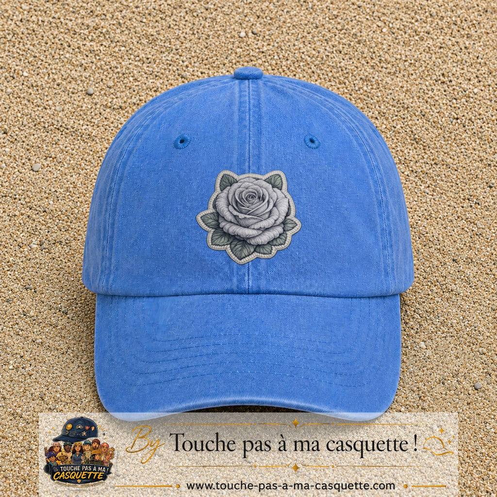 Casquette Bleu ciel délavé motif Rose grise 7 cm - vue principale