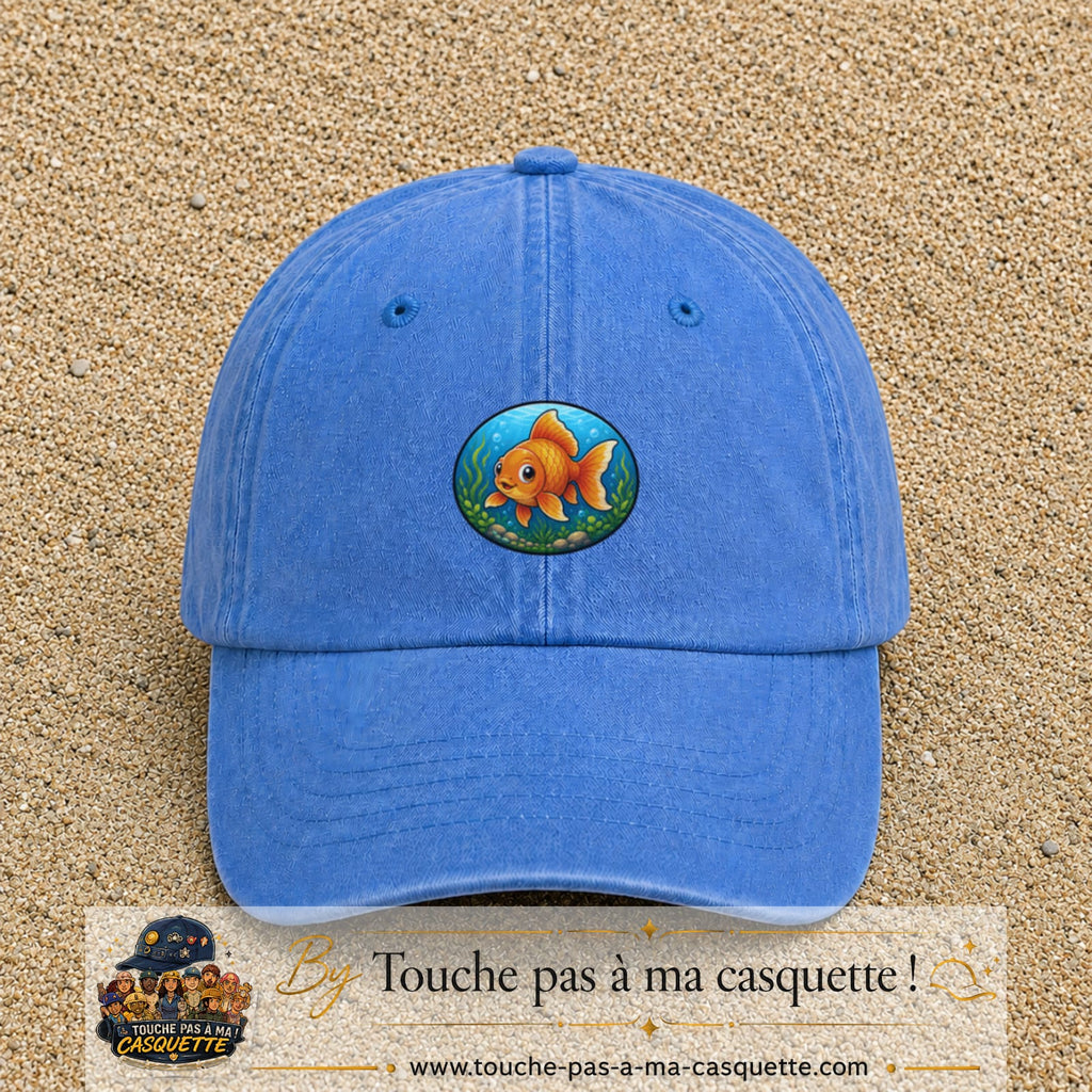 Casquette baseball Bleu ciel délavé 100% coton avec visuel Poisson rouge ovale 5 cm - image produit principale