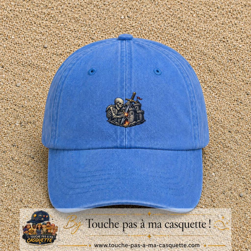 Casquette Bleu ciel délavé 100% coton avec motif Squelette chevalier château 5 cm - image principale