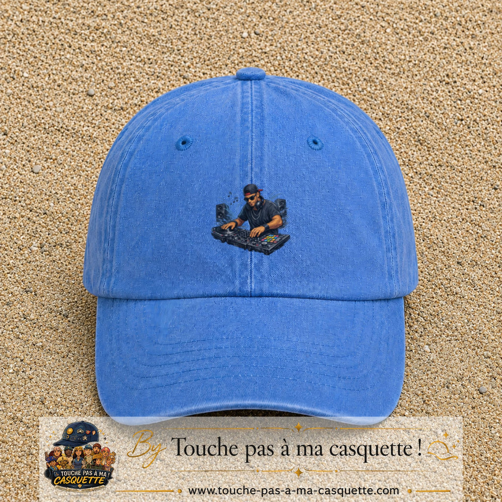 Casquette Bleu ciel délavé 100% coton avec motif DJ aux platines 5 cm - image principale