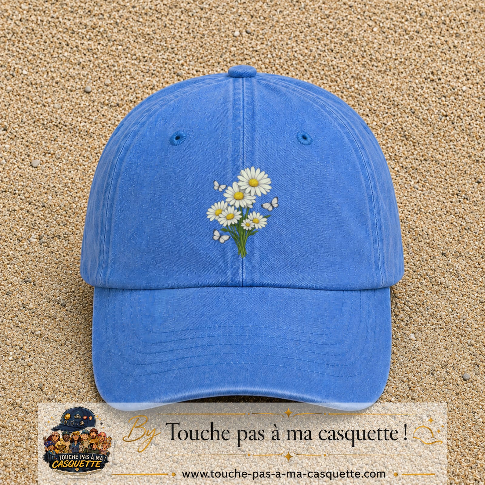 Casquette Bleu ciel délavé motif Bouquet de marguerites et papillons 7 cm - vue principale