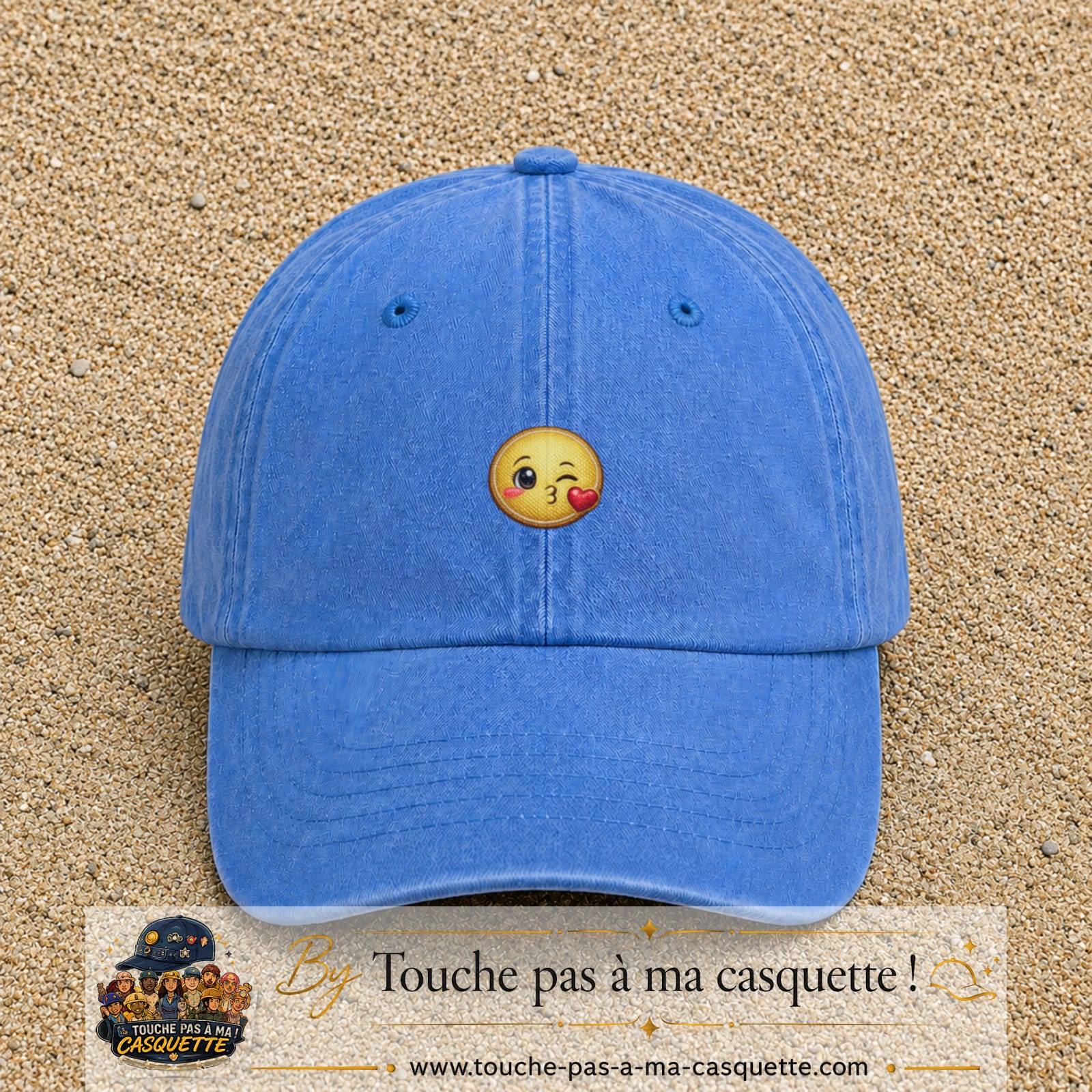 Casquette baseball Bleu ciel délavé 100% coton avec visuel Emoji bisou cœur 3 cm - image produit principale