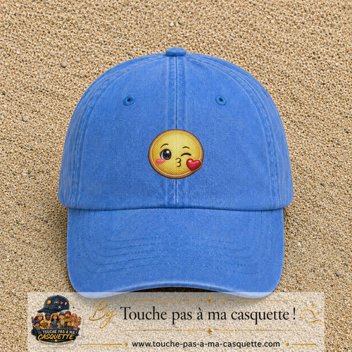 Casquette baseball Bleu ciel délavé 100% coton avec visuel Emoji bisou cœur 5 cm - image produit principale