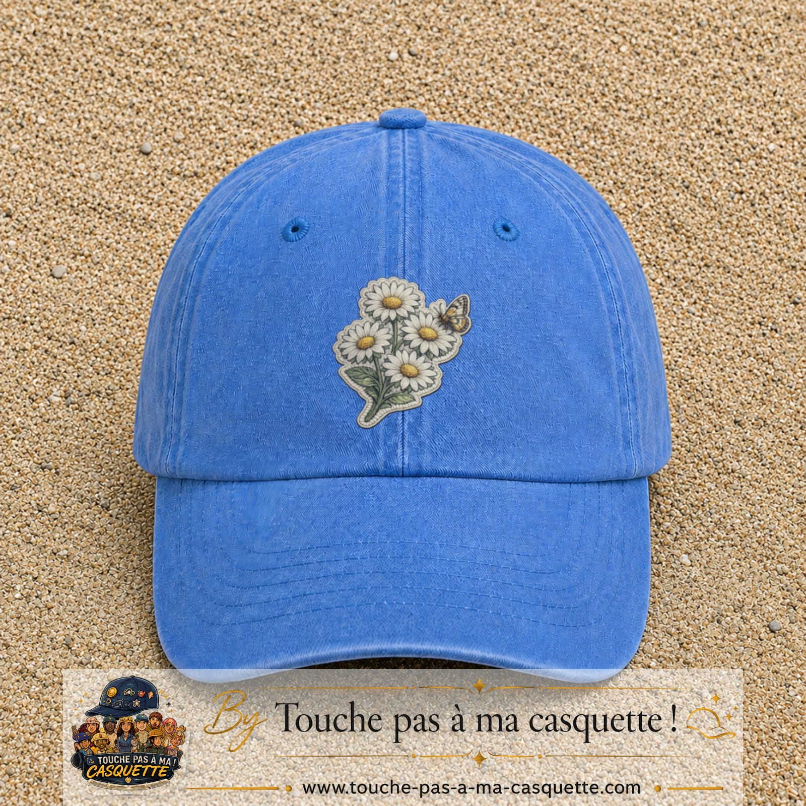 Casquette Bleu ciel délavé motif Marguerites avec papillon 7 cm - vue principale