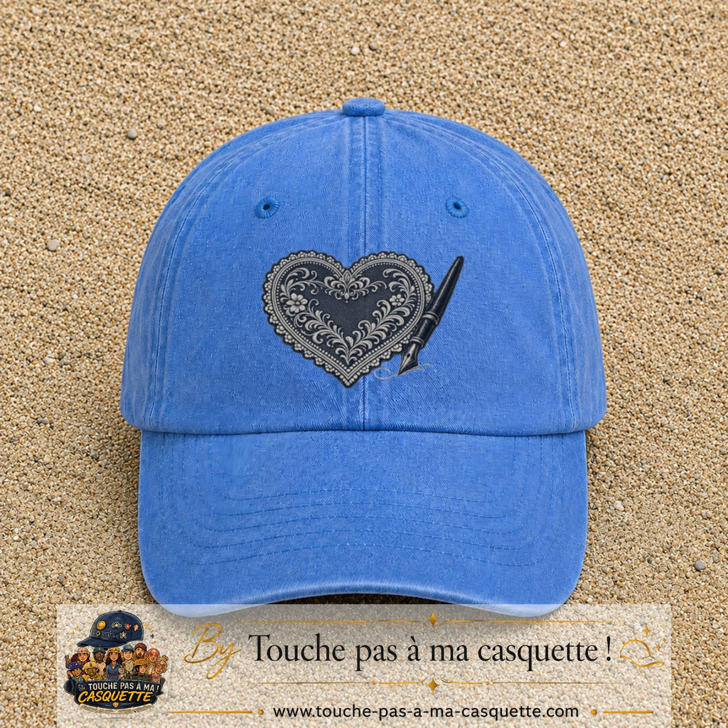 Casquette Bleu ciel délavé motif Cœur calligraphie 7 cm - vue principale