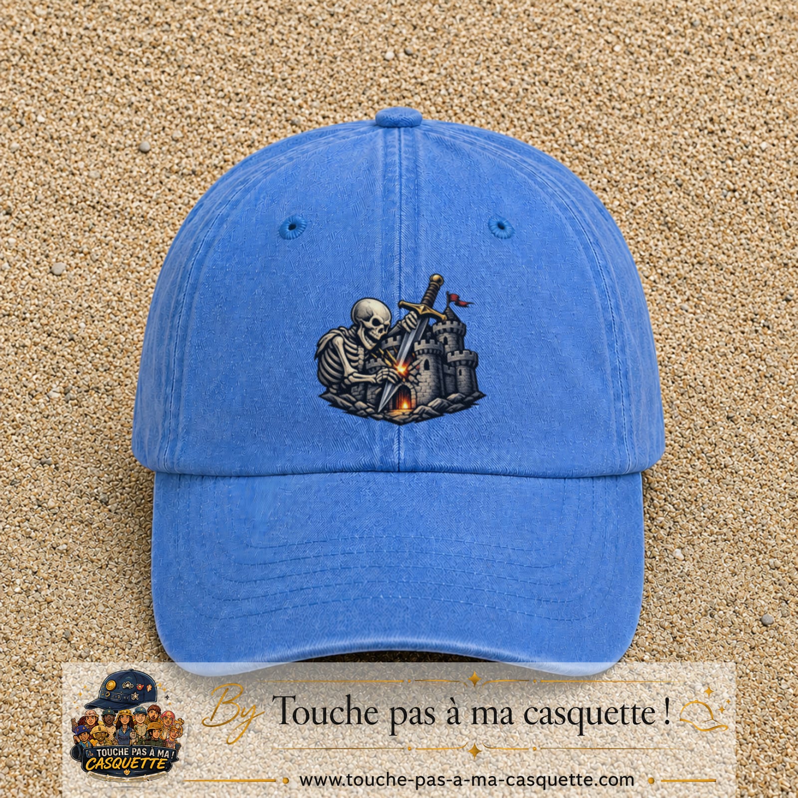 Casquette Bleu ciel délavé 100% coton avec motif Squelette chevalier château 7 cm - image principale