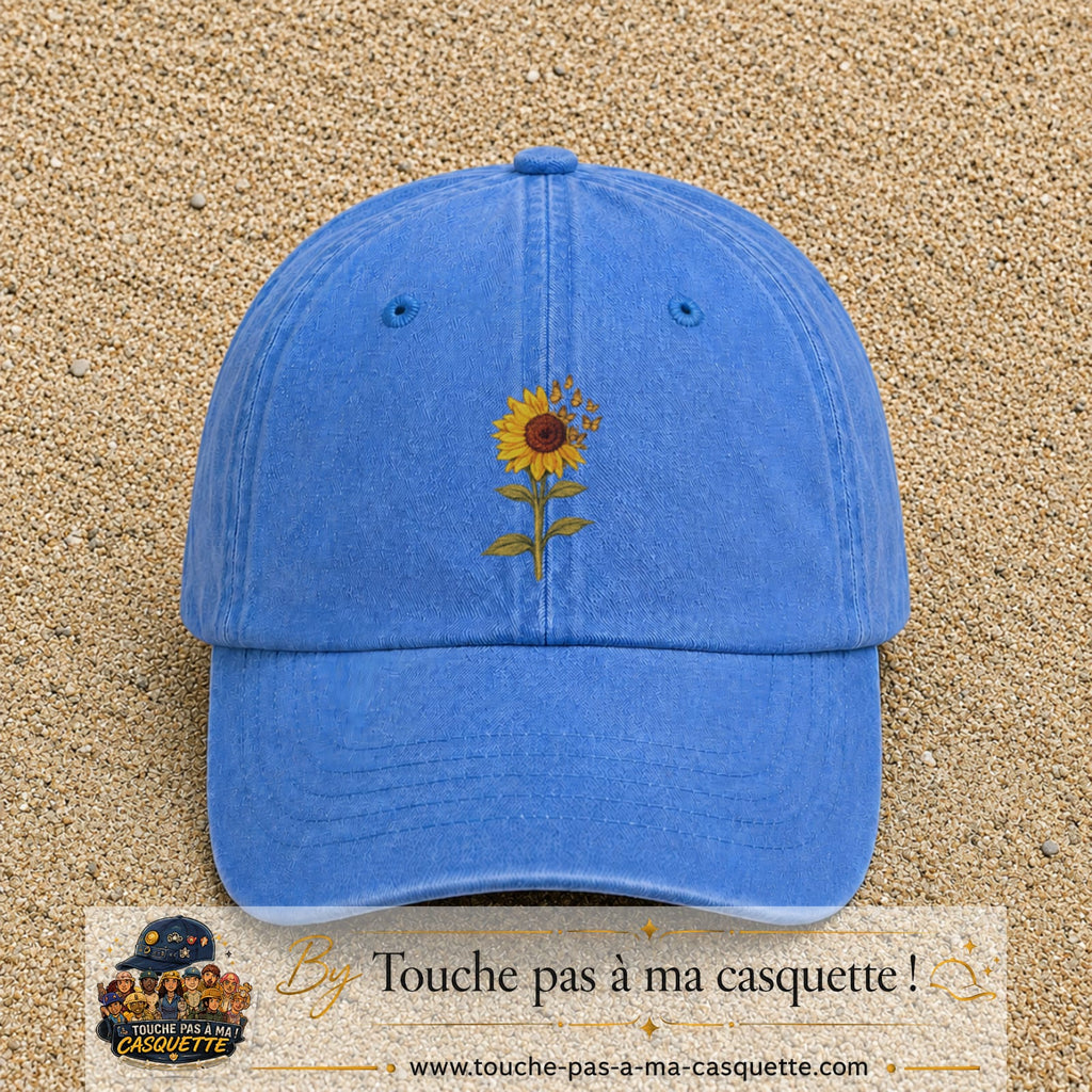 Casquette Bleu ciel délavé motif Tournesol champêtre avec papillons 7 cm - vue principale
