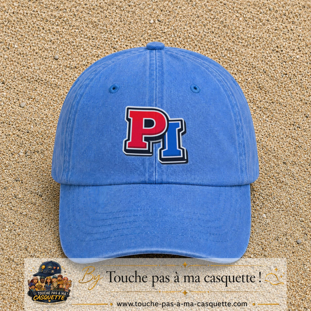 Casquette Bleu ciel délavé 100% coton avec motif Initiales PI rouge et bleu 7 cm - image principale