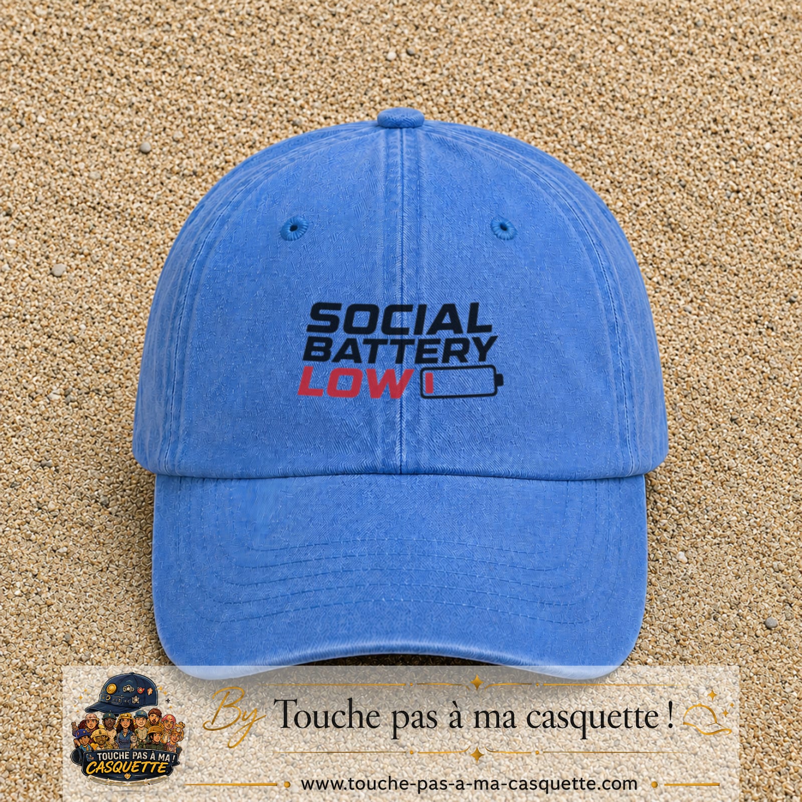 Casquette Bleu ciel délavé 100% coton avec motif Social Battery Low 5 cm - image principale