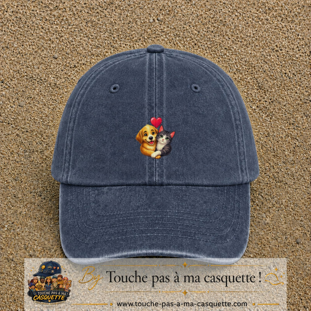 Casquette Bleu marine délavé avec motif Chien et chat complices en 5 cm – vue principale