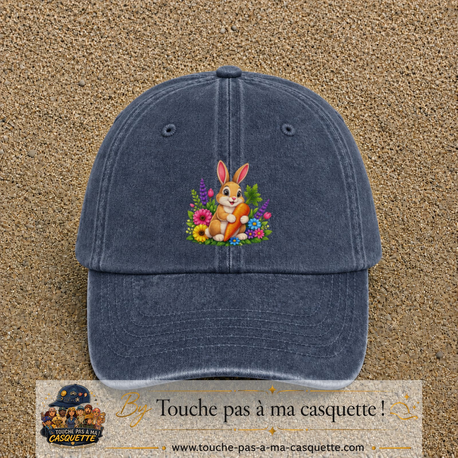 Casquette Bleu marine délavé avec motif Lapin avec carotte et fleurs en 7 cm – vue principale