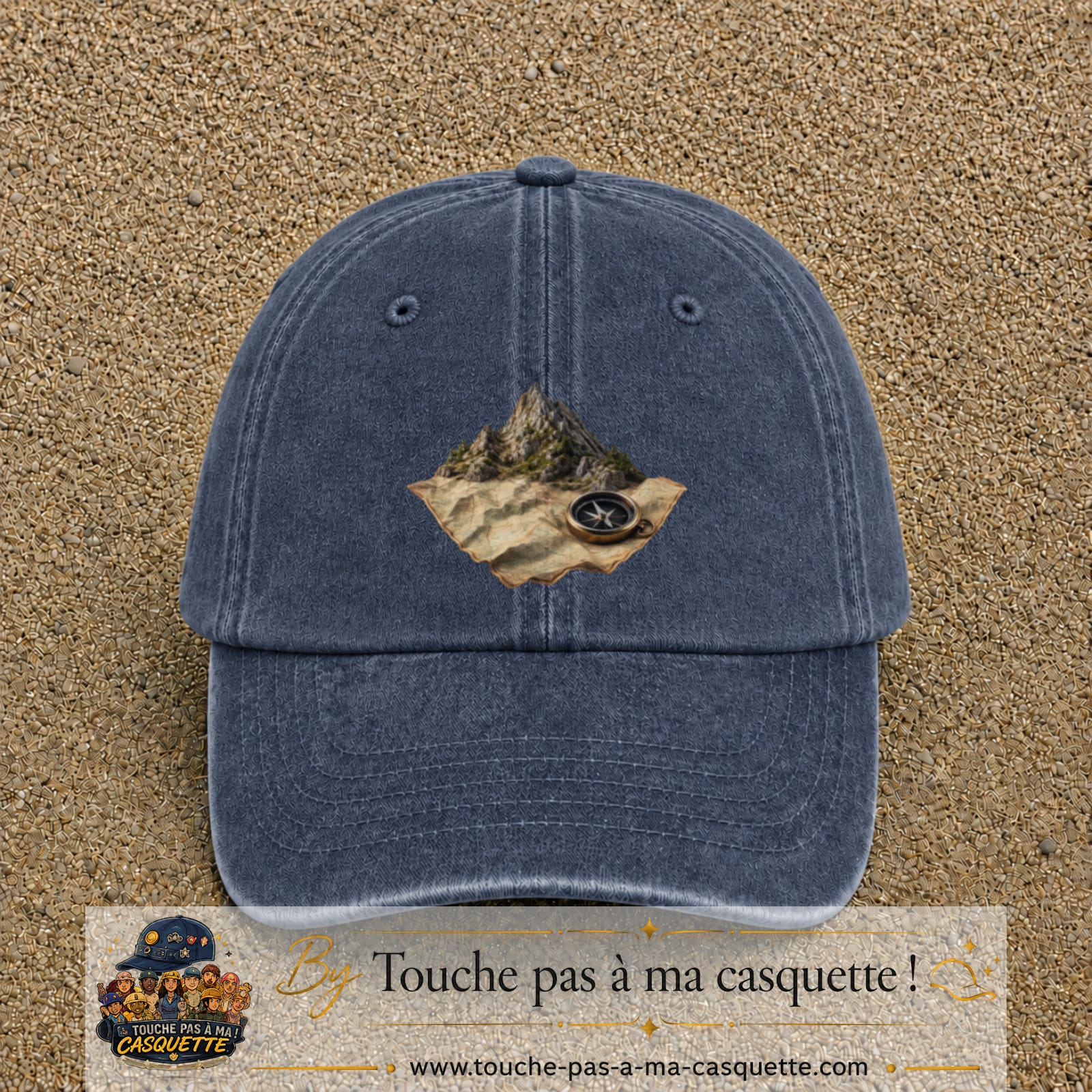 Casquette Bleu marine délavé avec motif Montagne sur carte avec boussole en 7 cm – vue principale