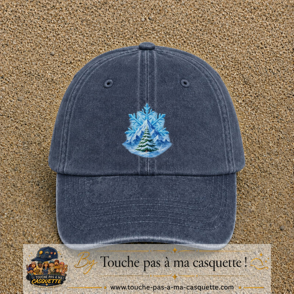 Casquette Bleu marine délavé avec motif Montagne enneigée et sapin en 7 cm – vue principale