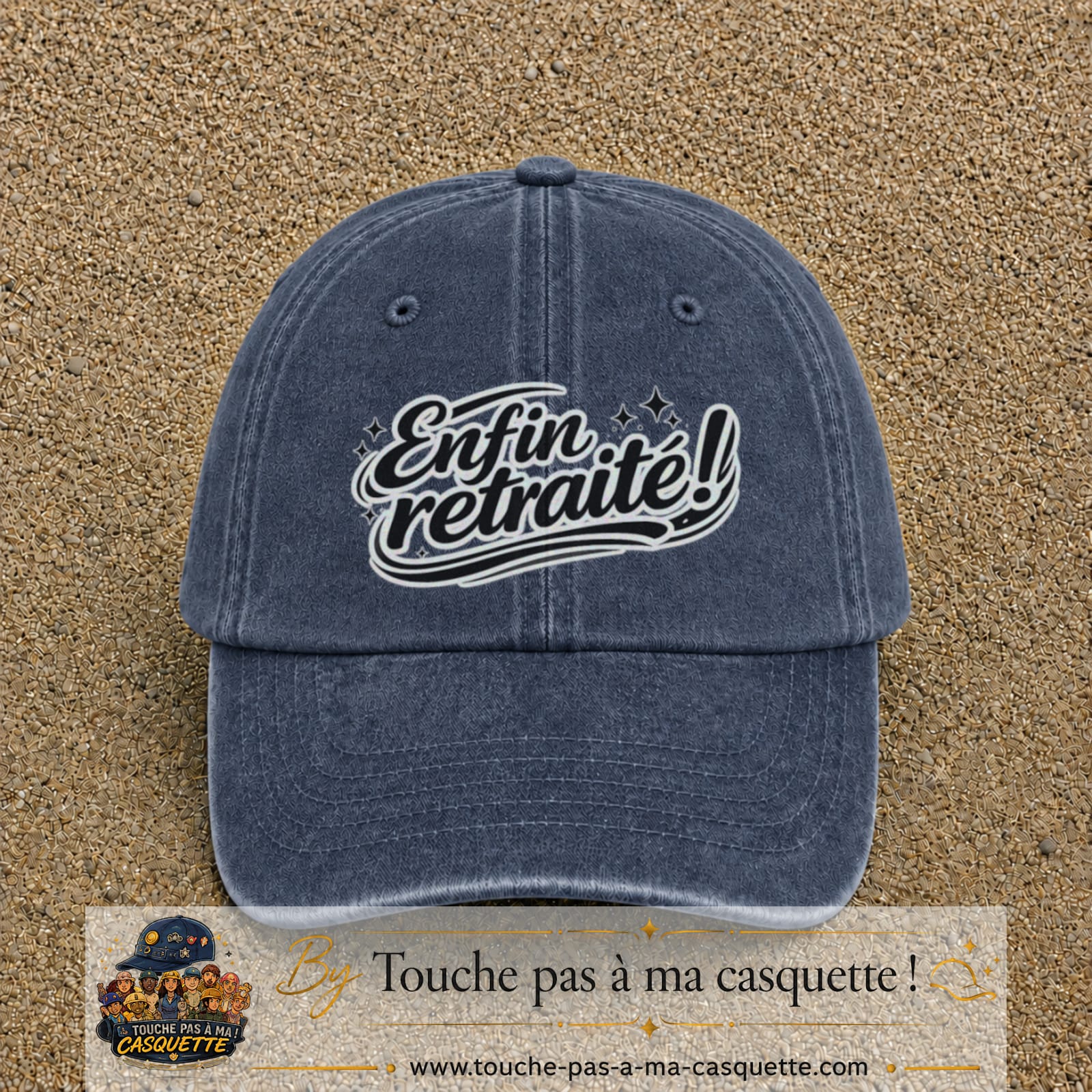 Casquette Bleu marine délavé avec motif Enfin retraité en 7 cm – vue principale