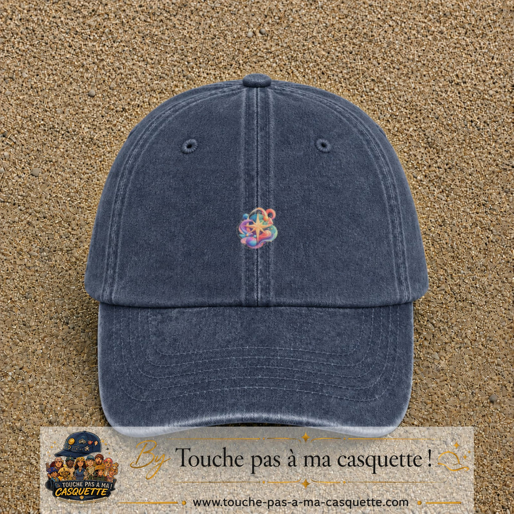 Image principale casquette Bleu marine délavé avec motif Boussole cosmique 3 cm