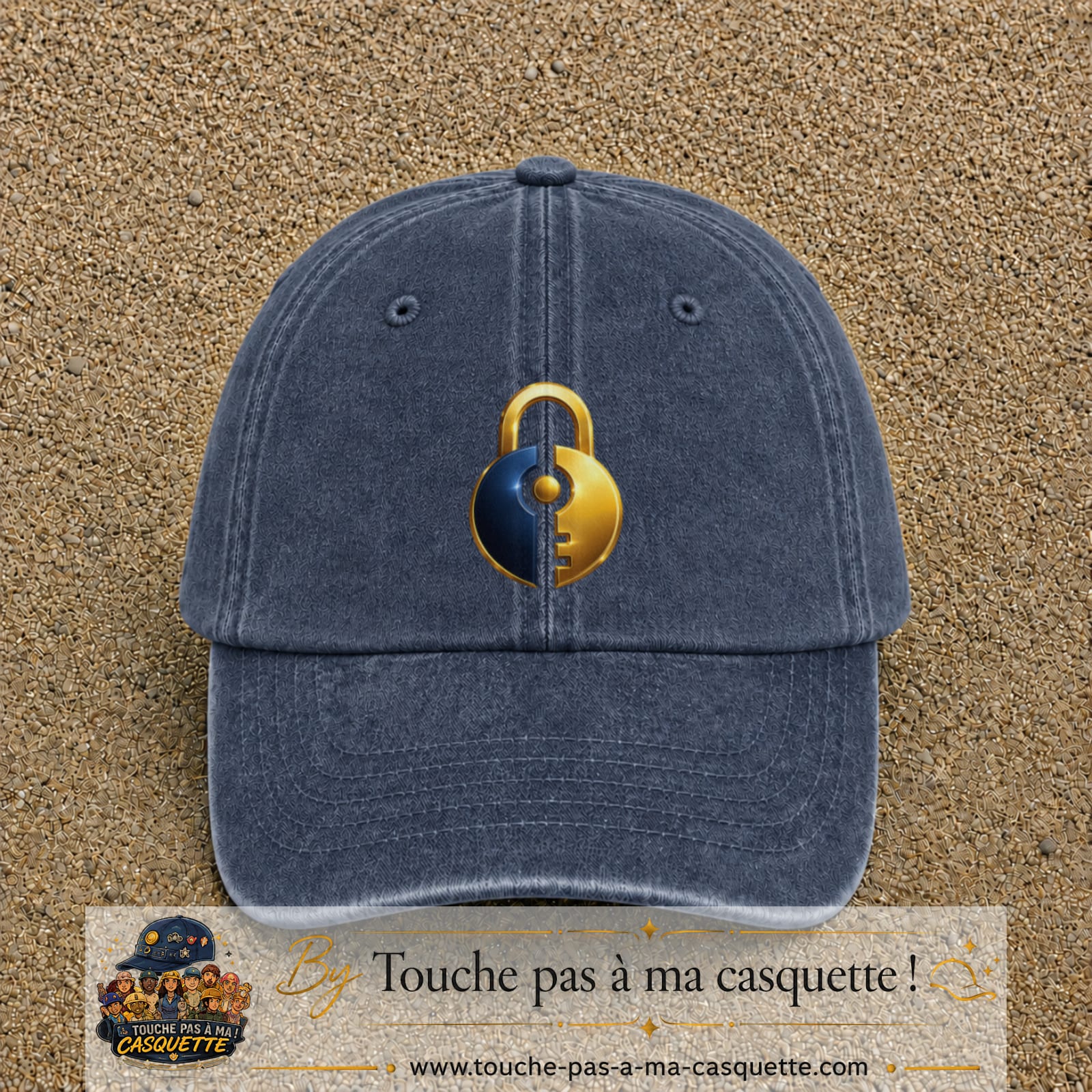 Image principale casquette Bleu marine délavé avec motif Cadenas doré 7 cm