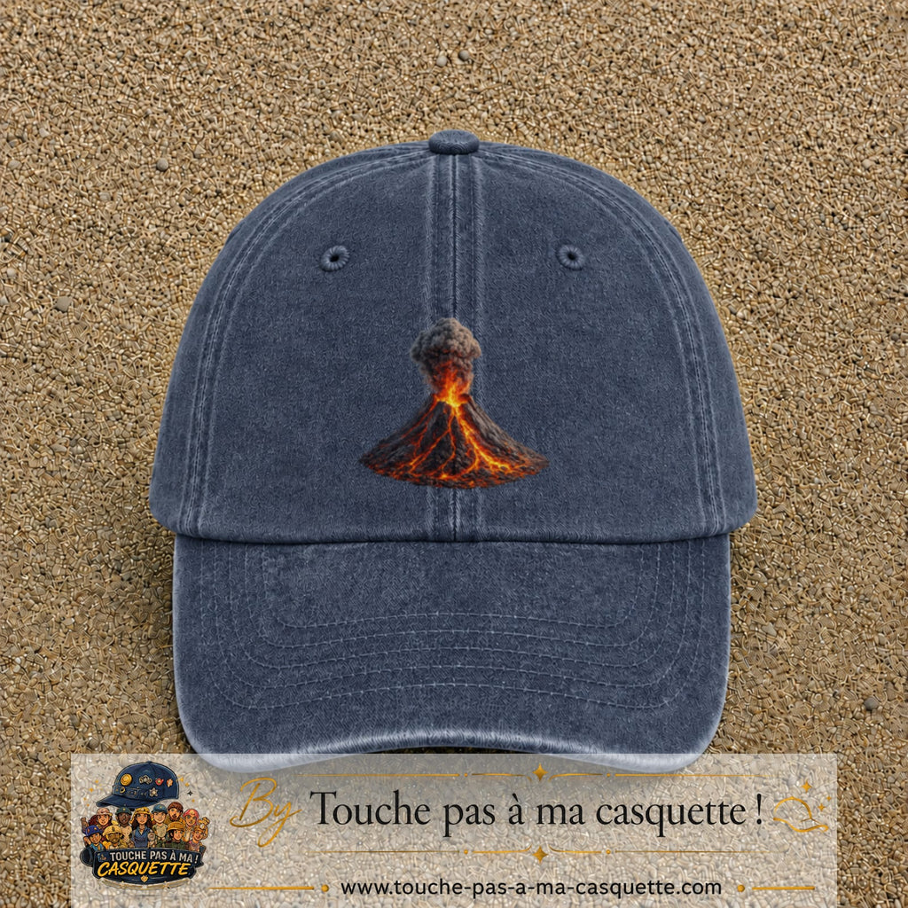 Image principale casquette Bleu marine délavé avec motif Volcan en éruption 7 cm
