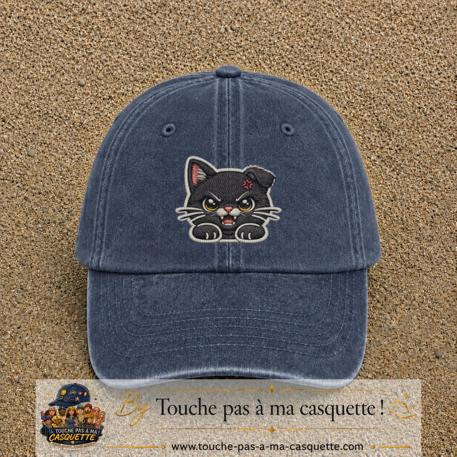 Image principale produit197grosBM - casquette Bleu marine délavé avec visuel Chat noir fâché 7 cm