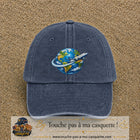 Image principale produit82grosBM - casquette Bleu marine délavé avec visuel Monde avion 7 cm