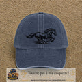 Image principale produit127grosBM - casquette Bleu marine délavé avec visuel Cheval au galop 7 cm