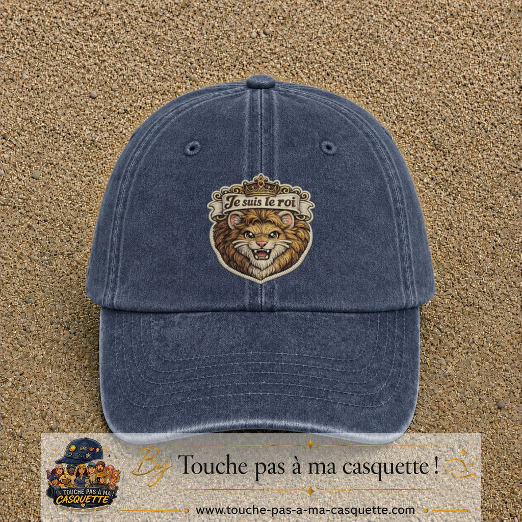Image principale produit40grosBM - casquette Bleu marine délavé avec visuel Lion roi je suis le roi 7 cm