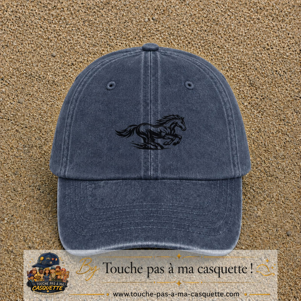 Image principale produit127moyenBM - casquette Bleu marine délavé avec visuel Cheval au galop 5 cm
