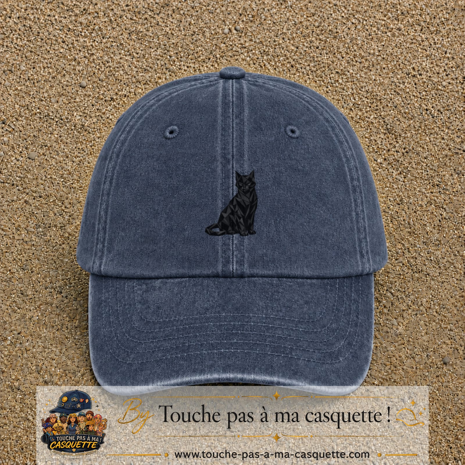 Image principale produit176moyenBM - casquette Bleu marine délavé avec visuel Chat noir polygonal 5 cm